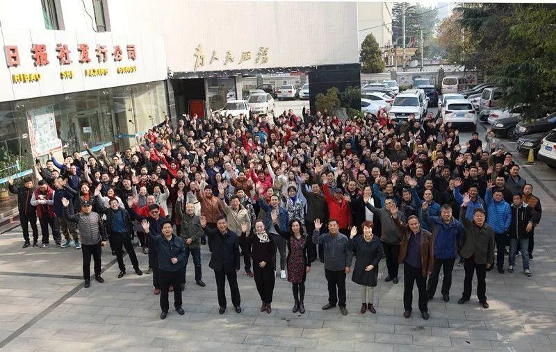自驾游贵州，发现陡峭山顶上建有一座奇特建筑，这是干嘛用的？